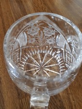 Kristallkrug mit Schliff und Gravur