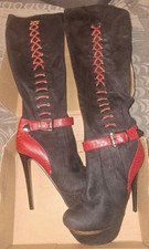 Kniestiefel aus RauLeder