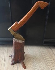 Wunderschöne deko  Holzaxt in Holz. Schönes Motiv Dekoration 