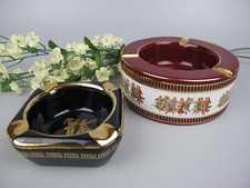 2 Keramik Aschenbecher. 24K Gold Vergoldet. Rot Kobaltblau. 70er Jahre Vintage. Griechenland Italien