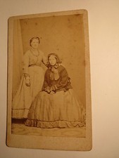 Küstrin - 2 Frauen - sitzende