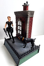 Neca Playmates TOMB RAIDER Lara Croft Figur Diorama Lara + Dobermann KOMPLETT