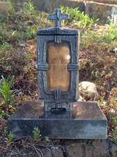 Grableuchte auf Marmorsockel massives Metallgehäuse 