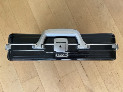 Süßer kleiner rimowa - süßer,