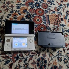 Nintendo 3 DS mit Ladestation