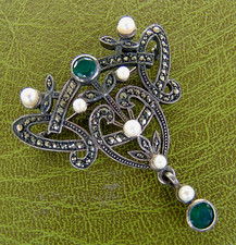 PRÄCHTIGE 925 SILBER JUGENDSTIL BROSCHE MIT STEIN, MARKASITEN & PERLEN BESATZ