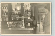 39289145 - Frau am Biertresen Gastronomie 1955 bis 1960