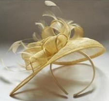 Fascinator am Haarreif Sinamay Haarschmuck Hochzeit Beige Natur helles gelb