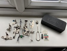 Vintage Sängerbox mit verschiedenen Fußaufsätzen 