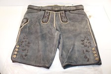 Kurze Lederhose mit Hirschkopf