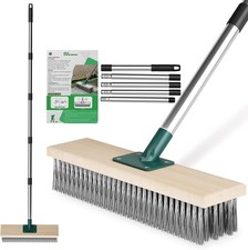 Drahtbesen zur Moosentfernung
