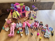 Barbie Extra Schminktisch + 8 Puppen inkl. Zubehör Spielset Top Zustand