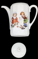 Vintage Weißer Porzellan-Kaffeekanne mit Kindermotiv um 1900