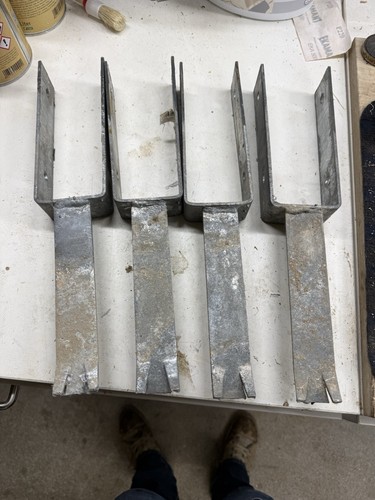 Pfostenträger mit - 4x, u-