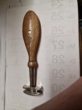 Alter Glasschneider der Marke