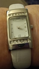 Yves Rocher LBVYR Metall Damen Quartz Armreifuhr weiß vintage