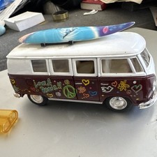 VW Bus 1960 Styl Mit Surfbrett Und Hippy Lackierung