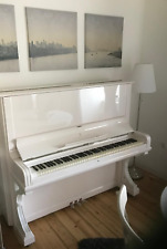 Steinway & Sons Klavier in Hochglanz weiß