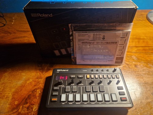 Roland aira compact juno - j-6,