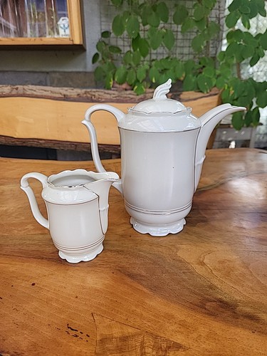 Kaffeekanne mit milchkännchen - kaffeekanne,