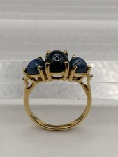 Damenring aus 375 Gold, ca. 4,07g, mit 3 Saphiren u. 2 kleine Diamanten