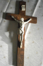 Holzkreuz mit Jesusfigur,  43
