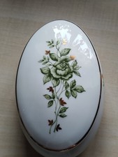 Ovale Porzellan Deckeldose mit