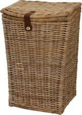 Hoher Wäschekorb in bauchiger