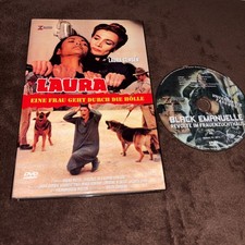 Laura Eine Frau geht Durch die