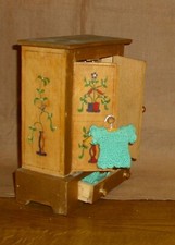 alter Kleiderschrank - Holz