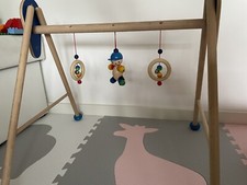 Hess Baby Gym   Spieltrapez   Babyspielzeug