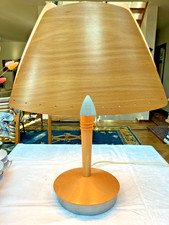 1 funktionierendeTischlampe
