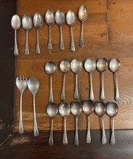 Suppenlöffel, England, silberplated und Salatbesteck