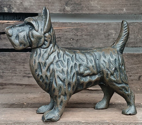 Großer hund aus gusseisen - hund,