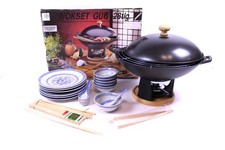 Gourmessa Wok-Set 28 tlg Wokpfanne Gusseisen 36 cm + Porzellangeschirr UNBENUTZT