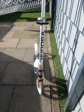 Humor Kinder Tretroller