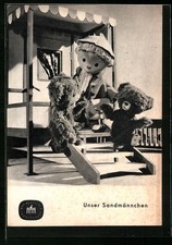 Sandmann vor dem Zirkuswagen