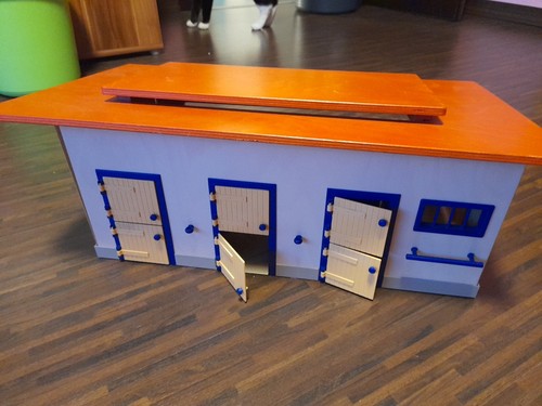 Schleich stall aus holz - aus,