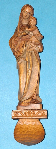 Schöne holzfigur geschnitzt - schöne,