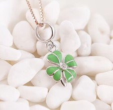 Charm Dangle Kleeblatt