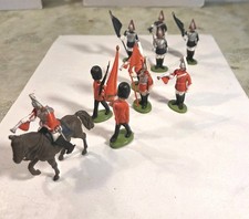 10 Figuren Britains Made in Hong Kong - England Britische Königs Garde Soldaten 