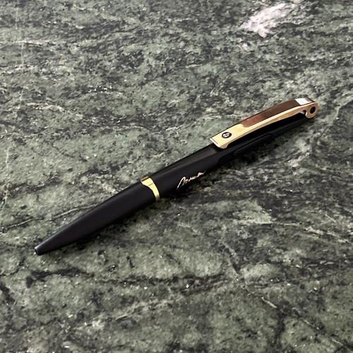 Pelikan luigi colani - luigi,