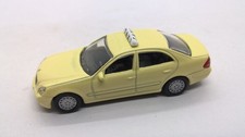 Schuco High Speed 1:87 Mercedes MB E-Klasse W211 Limousine beige TAXI (30)
