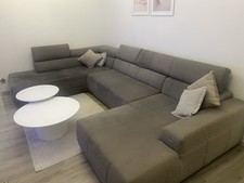 Graues Sofa ohne