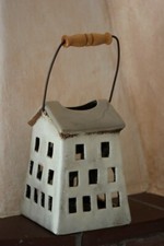 Laterne mit Griff aus Keramik
