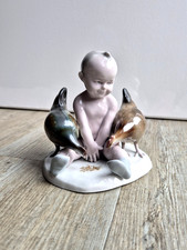 schöne alte Porzellan Figur / Goebel Wilhelmsfeld - Kleinkind mit Hühnern