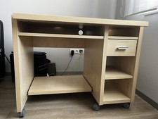 kleiner Schreibtisch