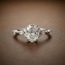 2Ct Oval Schliff Moissanit