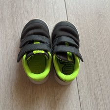 Lauflerner Sneaker Babyschuhe Nike Grösse 22