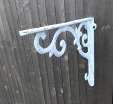 Verzierte, schwere Wandkonsole  Regalträger Gusseisen weiss 24 x 24 cm inkl. VK.